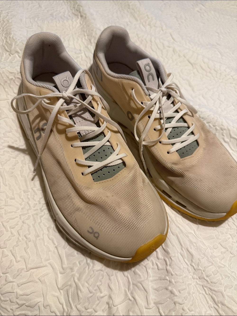 On Running Women’s  Cloudnova Form2 Size 8.5